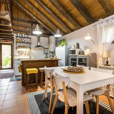 Cedrim Hillside Chalet